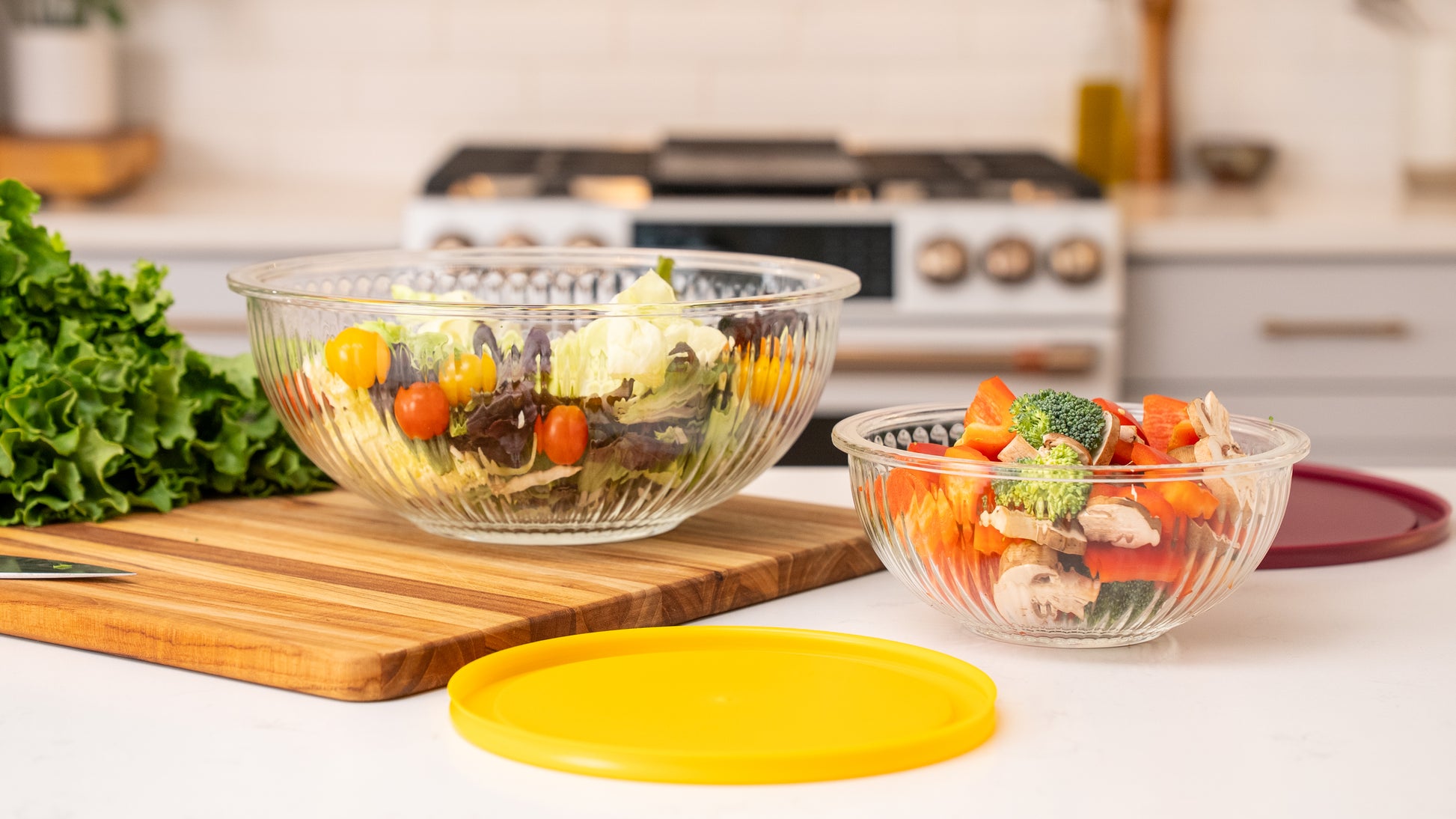 Ceywa salad bowls with airtight lid on kitchen counter